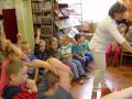 przedszkolaki w bibliotece/motylki